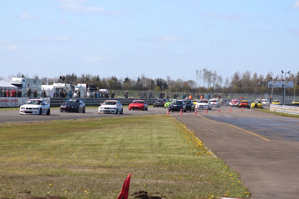 YTCC er garant for at levere store felter og spændende dueller på de Danske og Svenske Racerbaner (Ring Knutstorp) – og fra i år også på en Norsk bane, Rudskogen
(Foto: JJ Media)